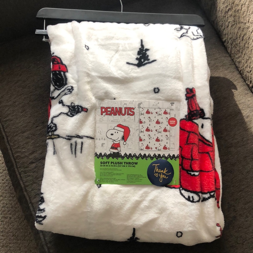 Peanuts Snoopy Puffer Jacket Holiday Plush Blanket